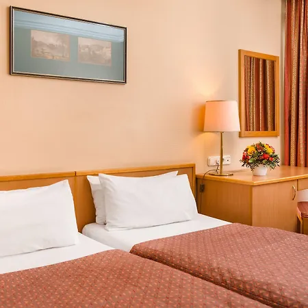 丹比乌斯阿瑞纳酒店 4* 布达佩斯