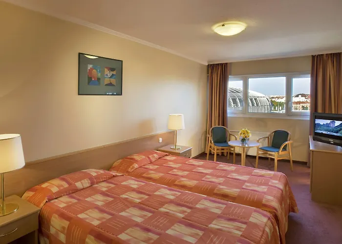 מלון Danubius Arena 4*