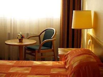 丹比乌斯阿瑞纳酒店