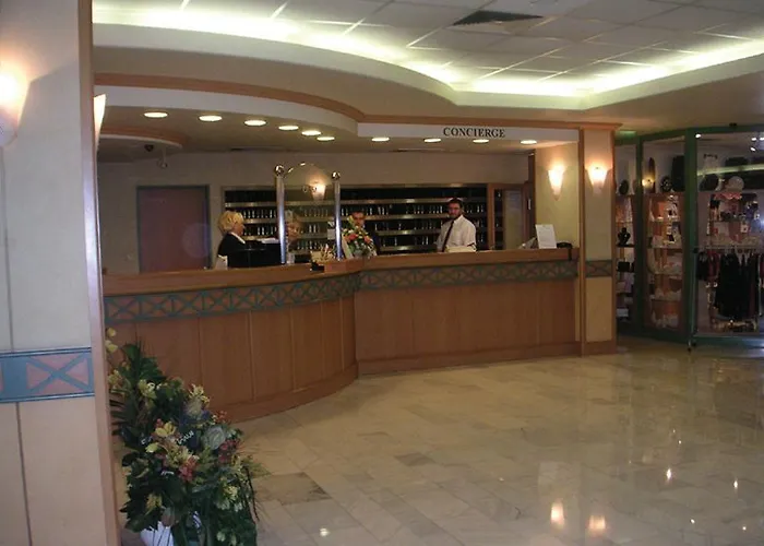 丹比乌斯阿瑞纳酒店